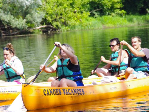 canoë sur la Dordogne sortie familiale organisée 2 fois par semaine par le camping Au P'tit Bonheur