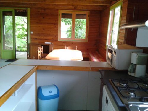 kitchen 9 persons accomodation camping Au p'tit Bonheur