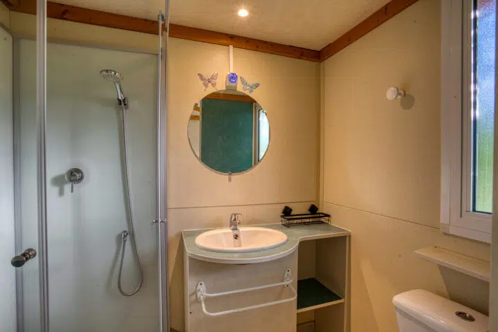 chalet-clim-TV-sdb