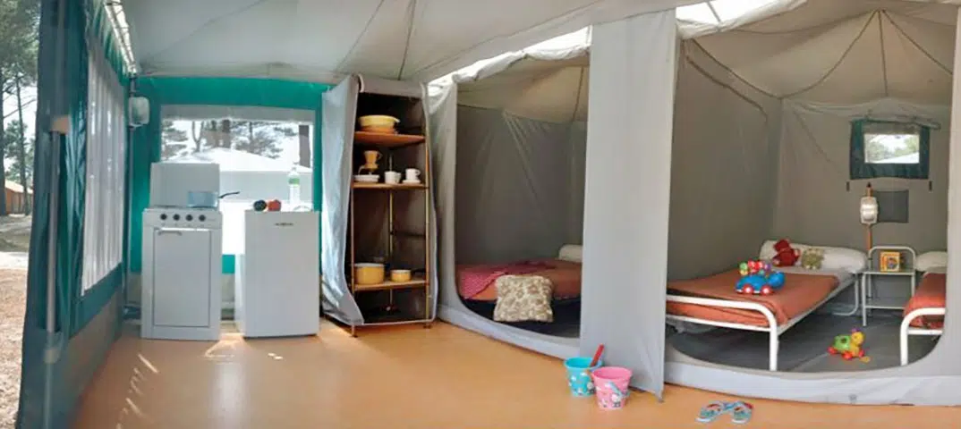 tente-caraibes-interieur