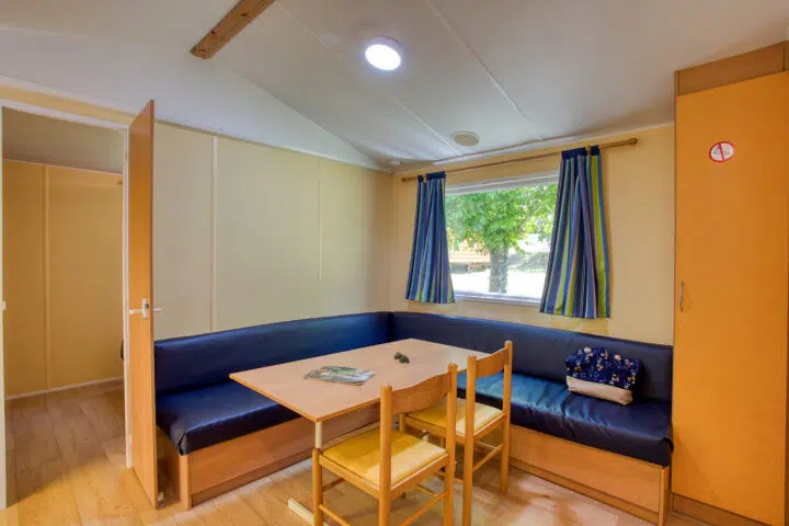 mobilhome-5-7-pers-salon