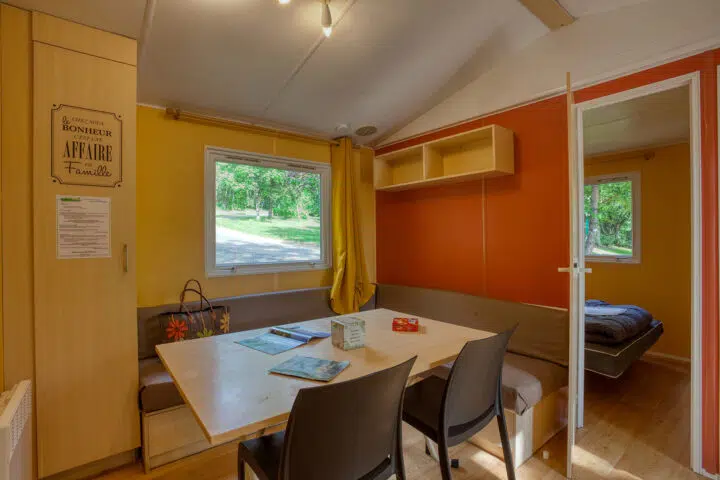 mobilhome-6-pers-coin-repas