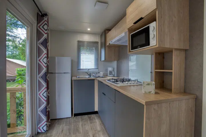 mobilhome-confort-4p-coin-cuisine