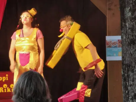 spectacle-clowns